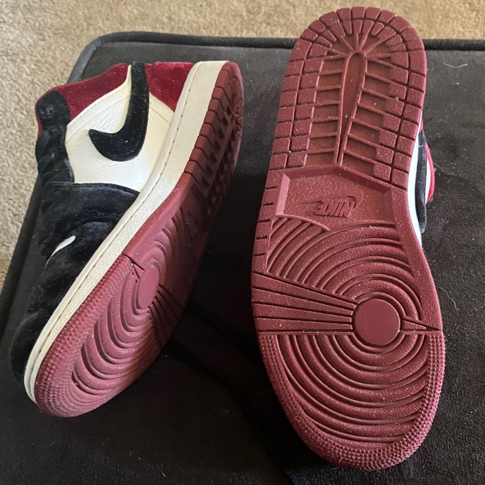 Air Jordan 1 Women’s Low SE “Velvet Black Toe” - Picture 12 of 12